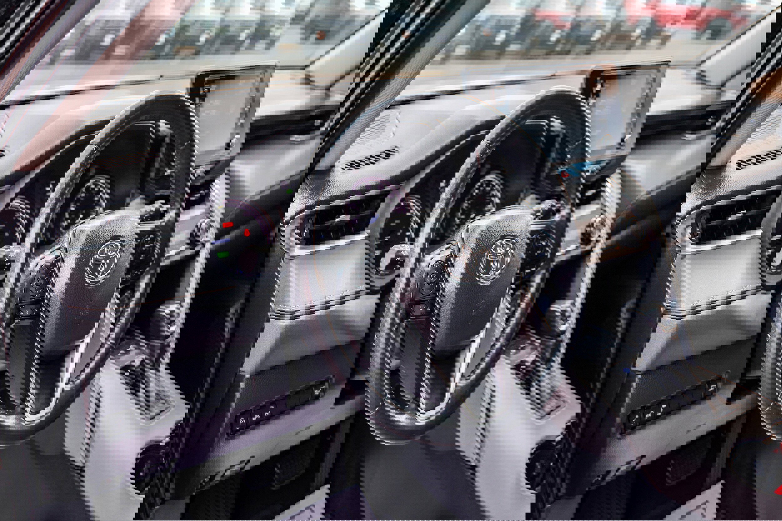 Used 2021 Toyota Venza LE image 9