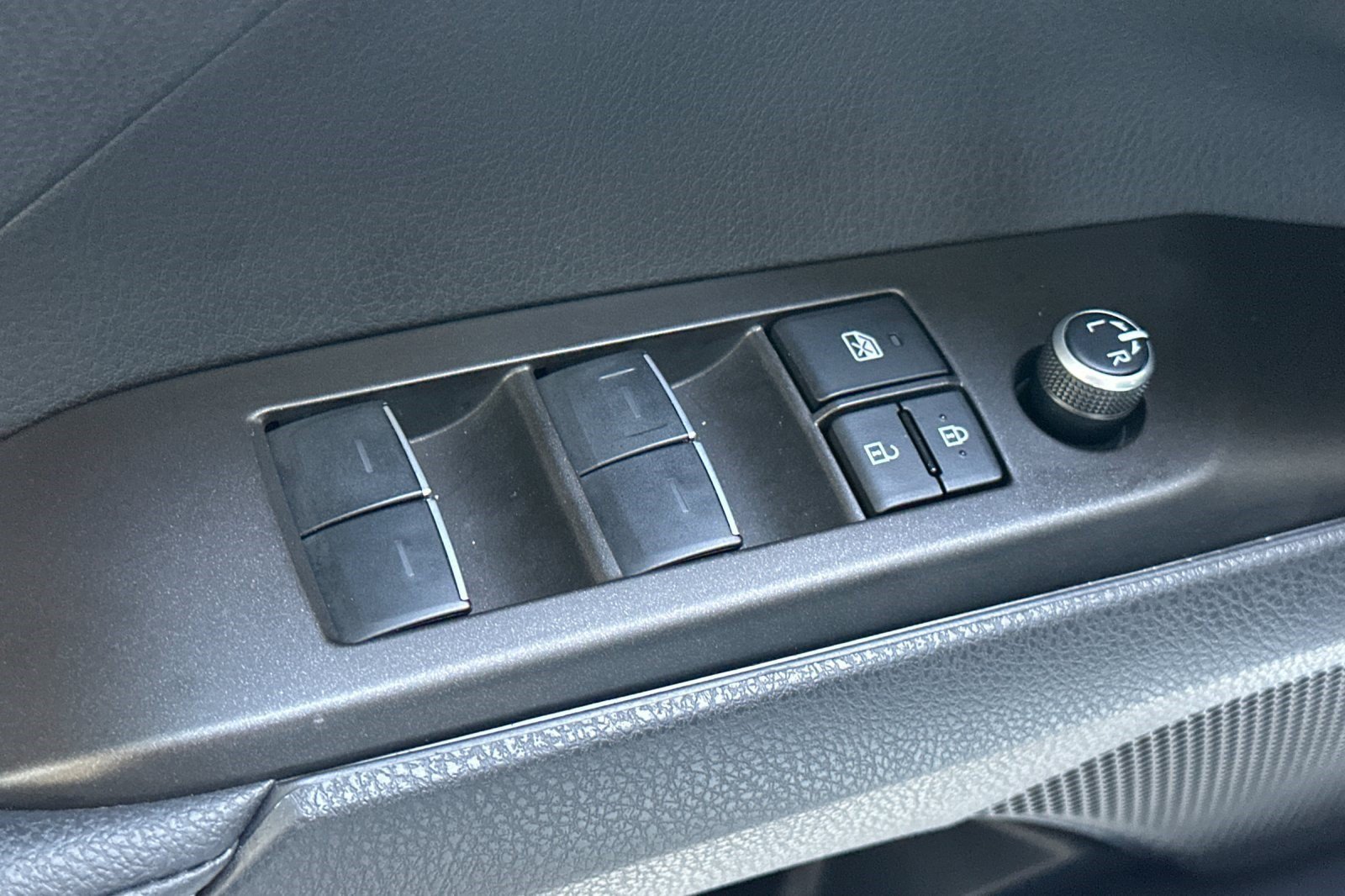 Used 2023 Toyota Camry XLE w/ Navigation Package FWD image 14