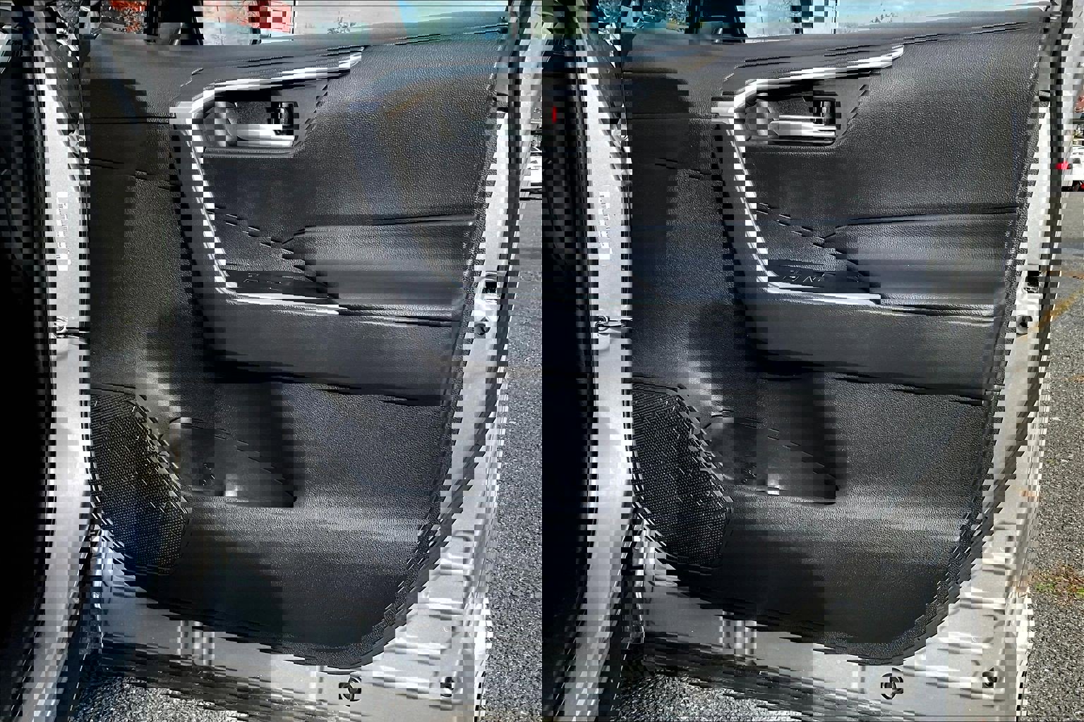 Used 2025 Toyota RAV4 XLE image 22