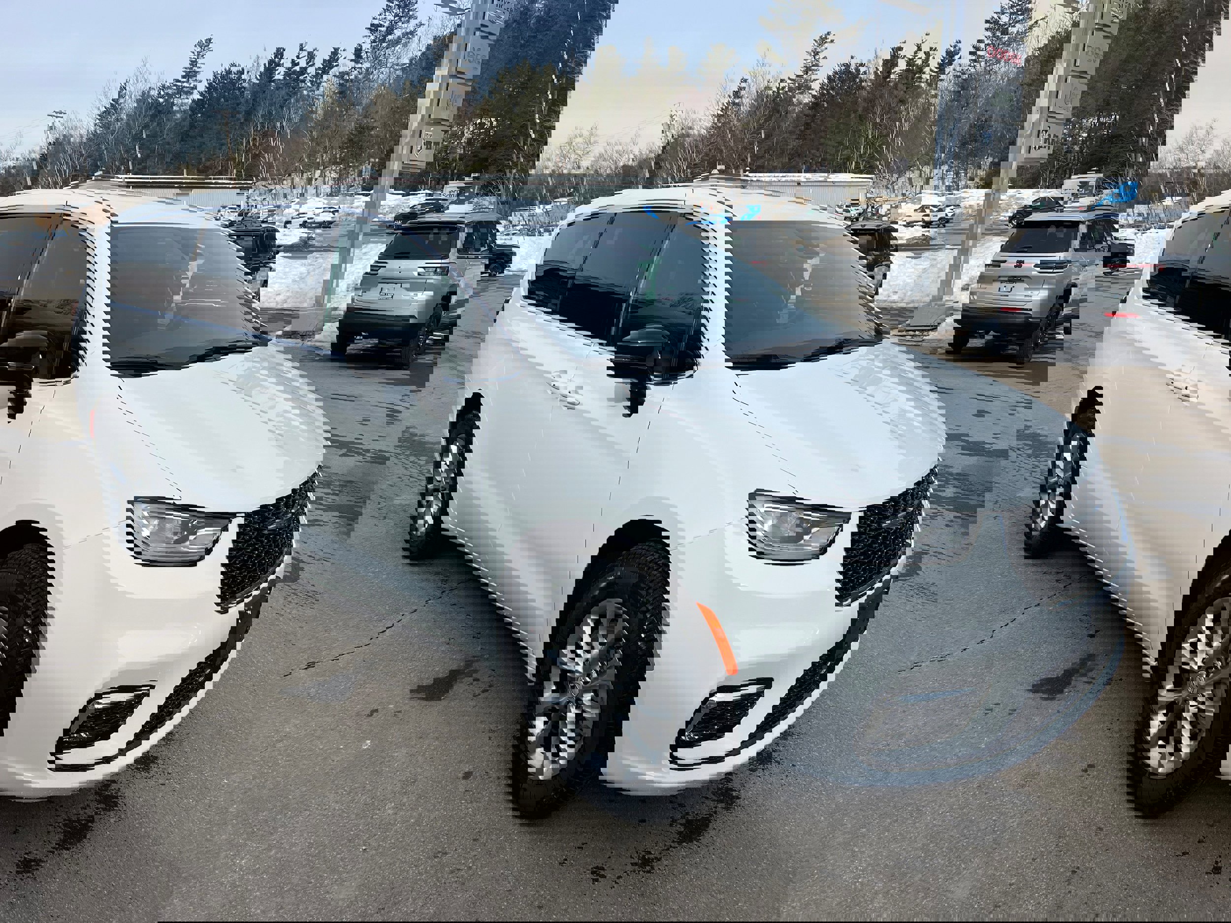 New 2026 Chrysler Pacifica Select image 3