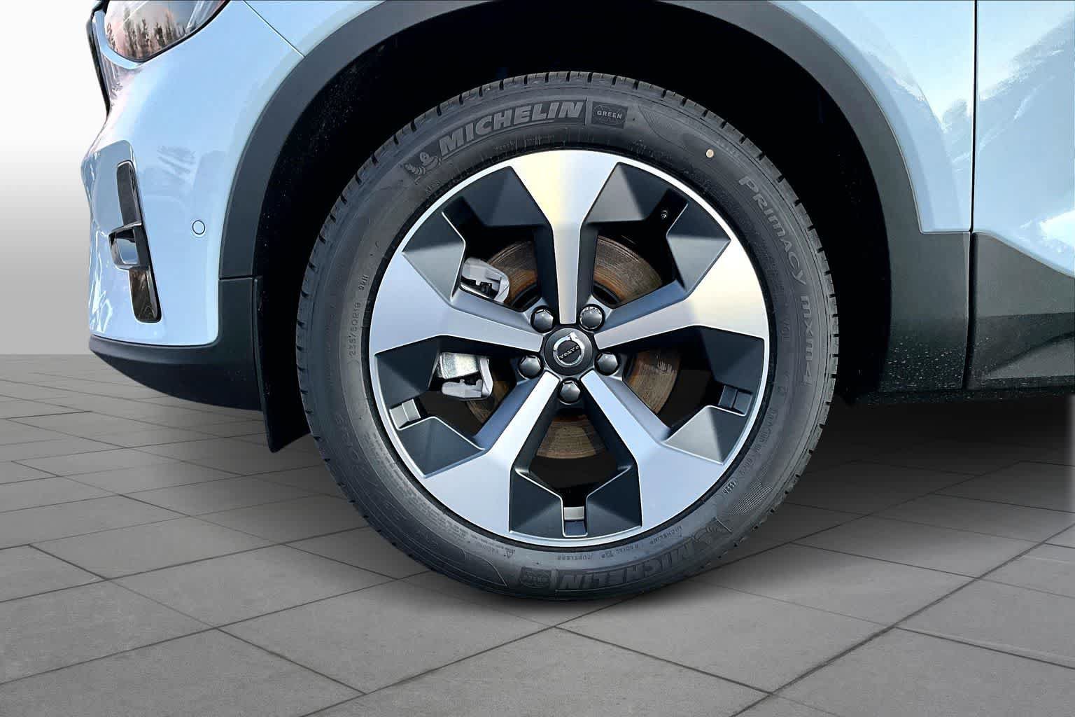 New 2026 Volvo XC40 B5 Plus w/ Protection Package Premier AWD/4WD image 16
