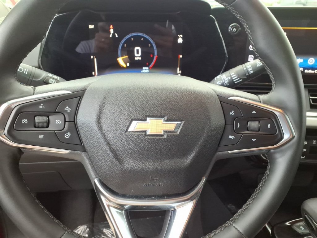Used 2025 Chevrolet Trax LT w/ LT Convenience Package FWD image 11