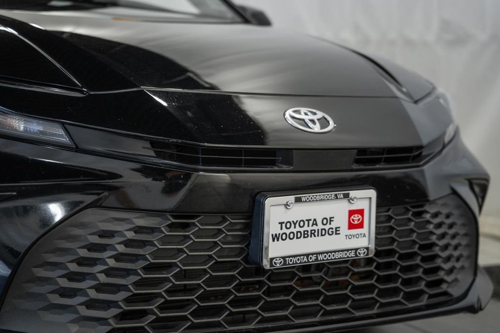 Used 2025 Toyota Camry SE image 10