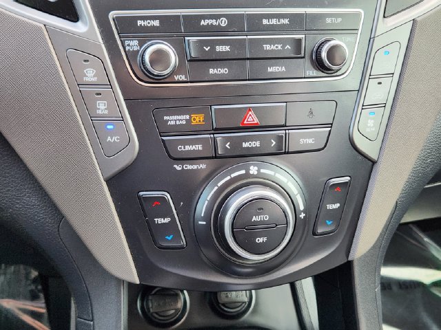 Used 2017 Hyundai Santa Fe SE AWD/4WD image 21