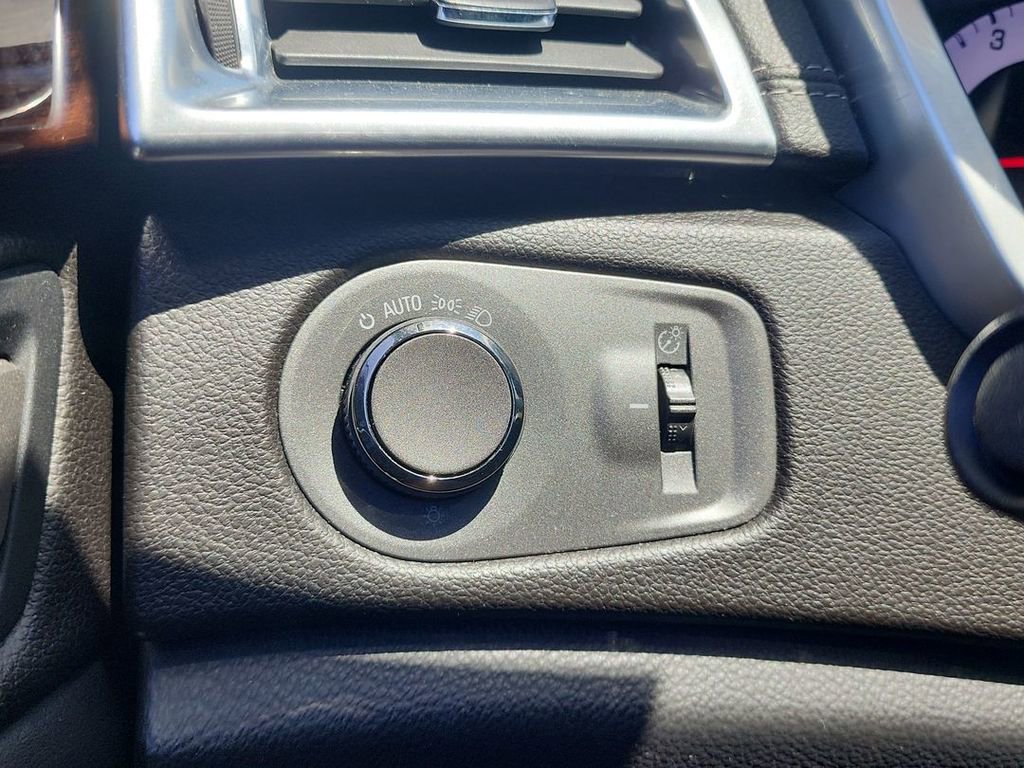 Certified 2012 Cadillac SRX Luxury FWD image 16