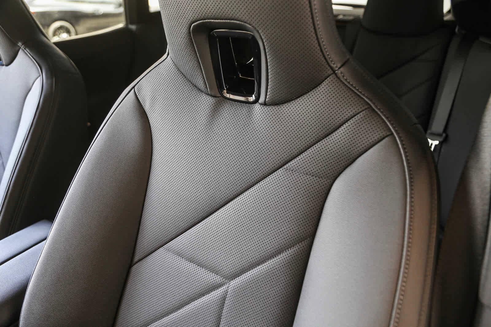 Used 2025 BMW iX xDrive50 w/ Premium Package image 25