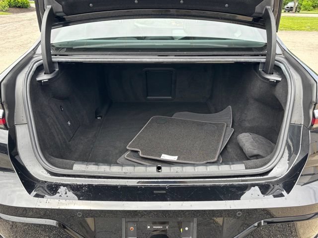 Certified 2024 BMW i7 eDrive50 w/ M Sport Package RWD image 30