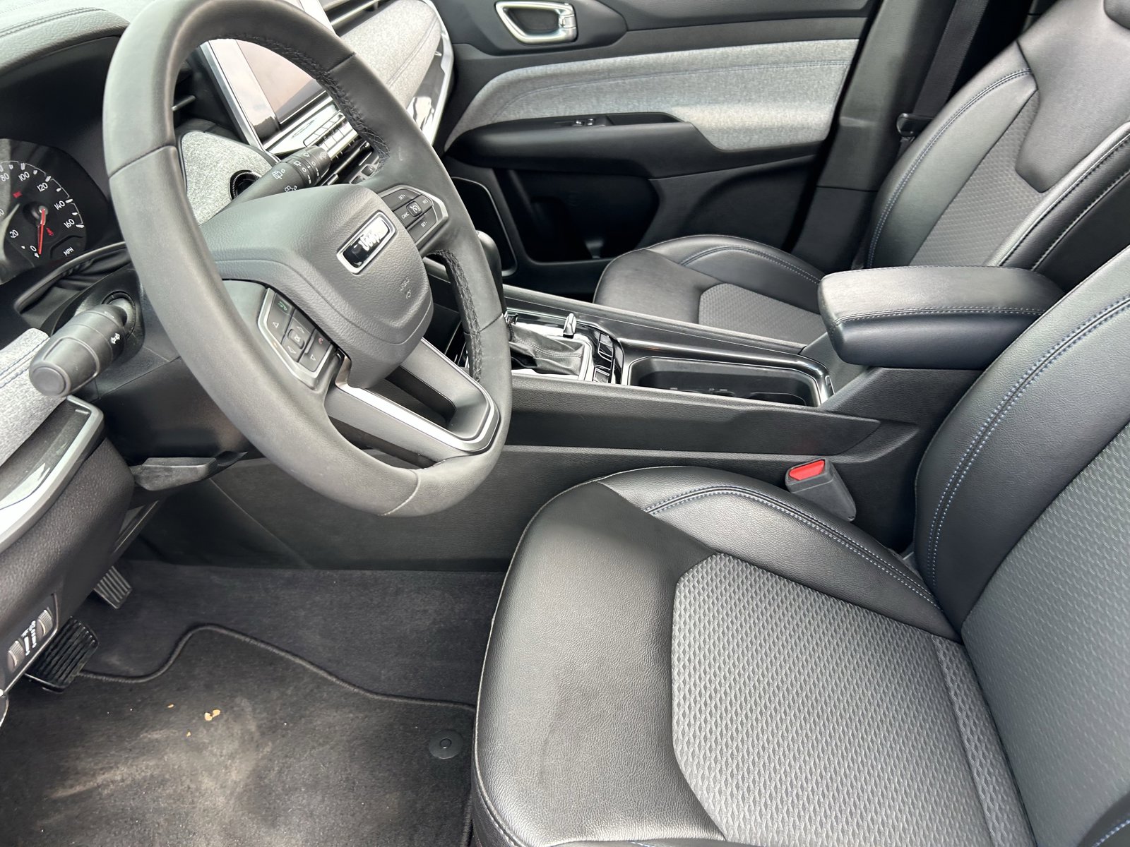 Used 2025 Jeep Compass Latitude AWD/4WD image 27