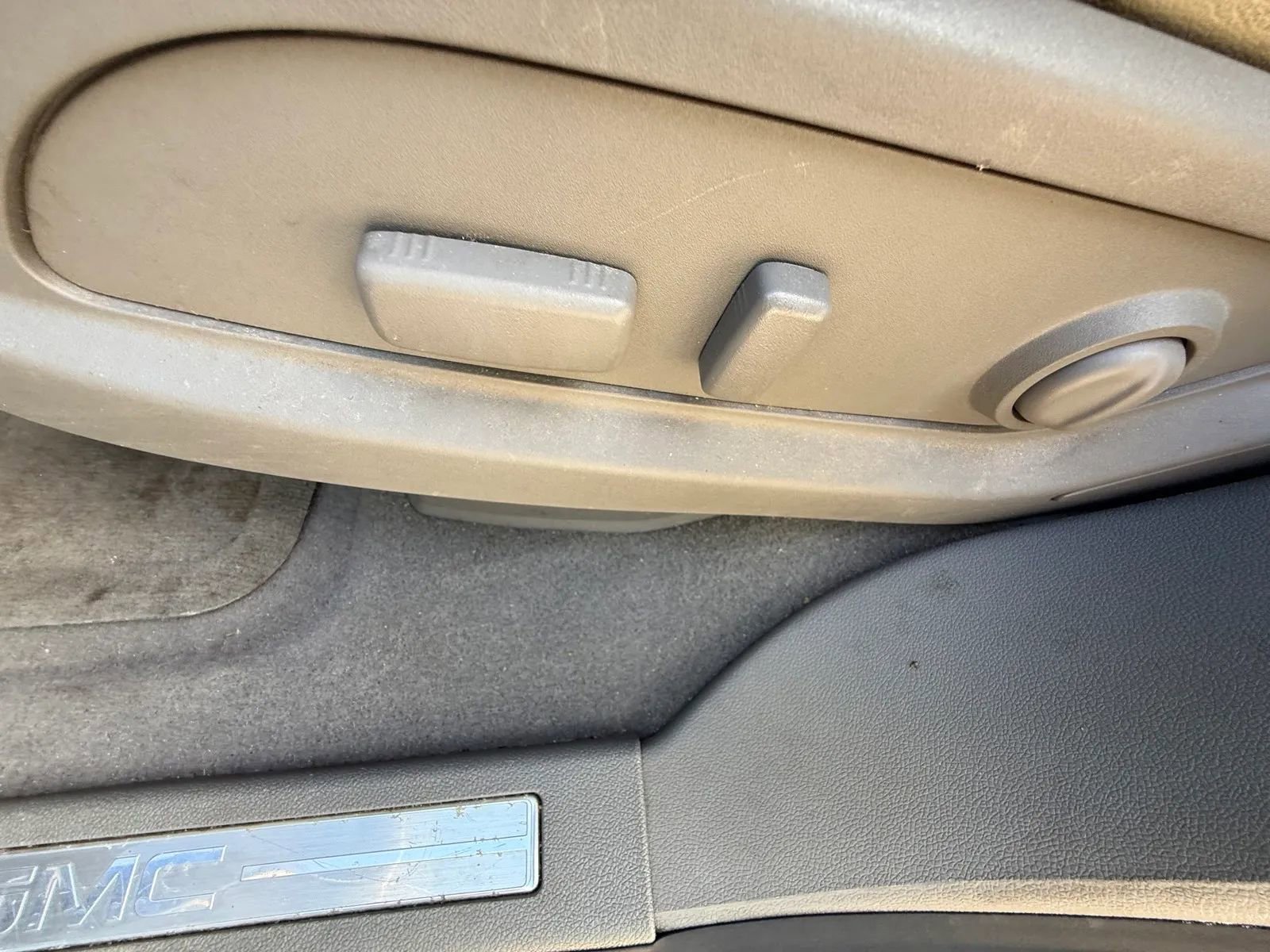 Used 2015 GMC Acadia SLT image 19