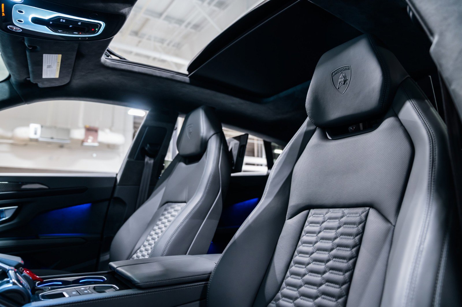 Used 2024 Lamborghini Urus S image 11