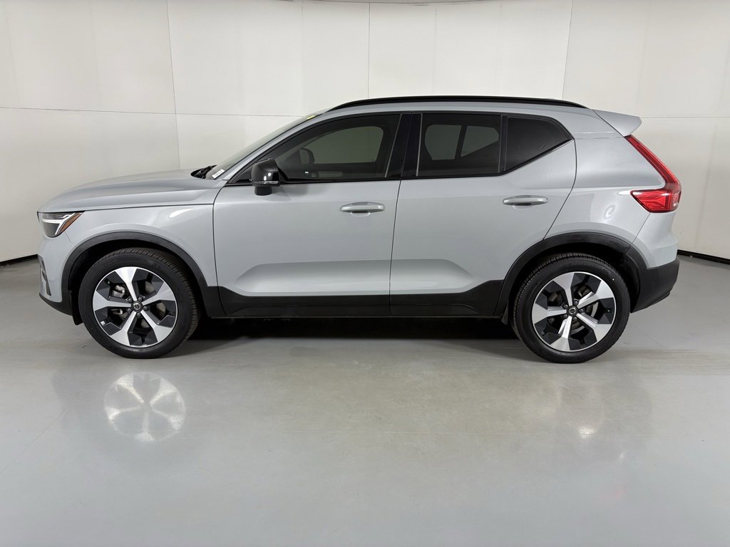 Used 2024 Volvo XC40 B5 Core image 5