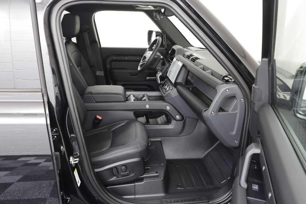 Certified 2026 Land Rover Defender 110 X-Dynamic SE AWD/4WD image 20