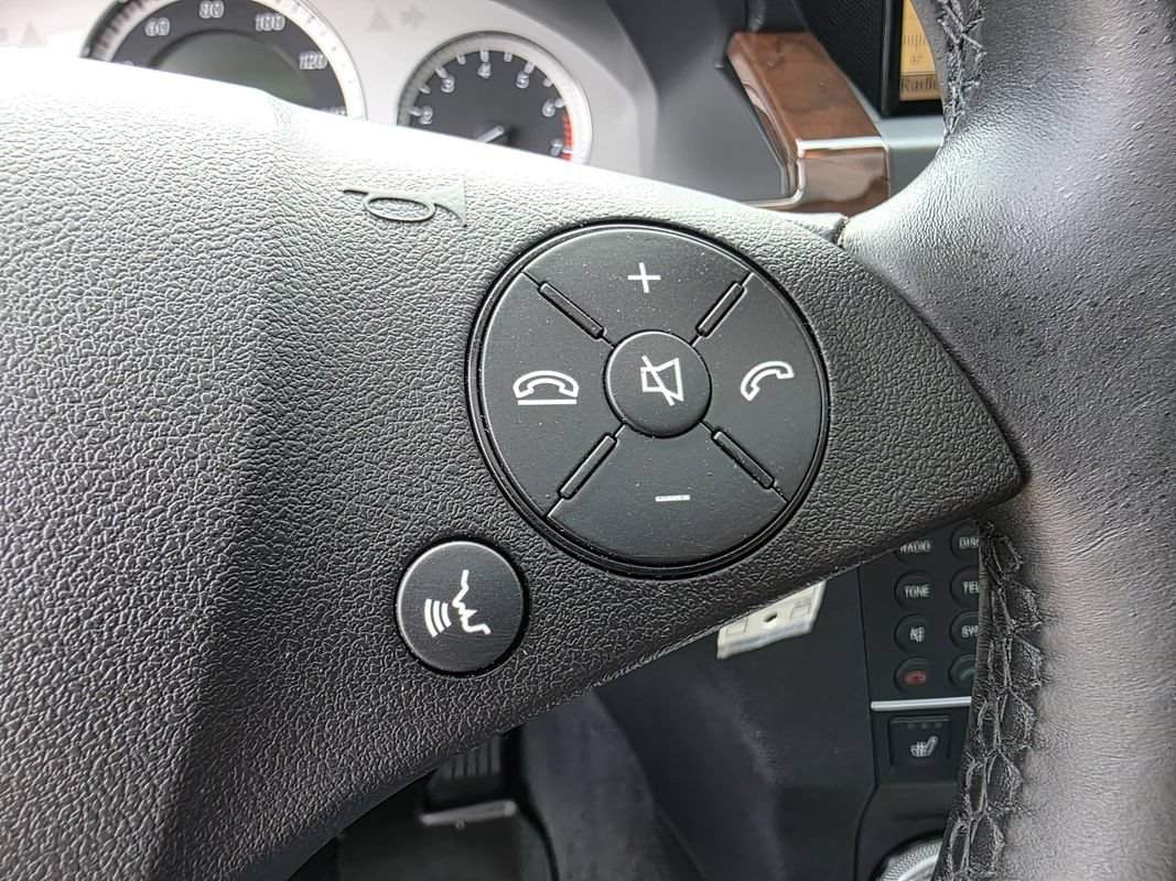 Used 2011 Mercedes-Benz GLK 350 4MATIC image 30