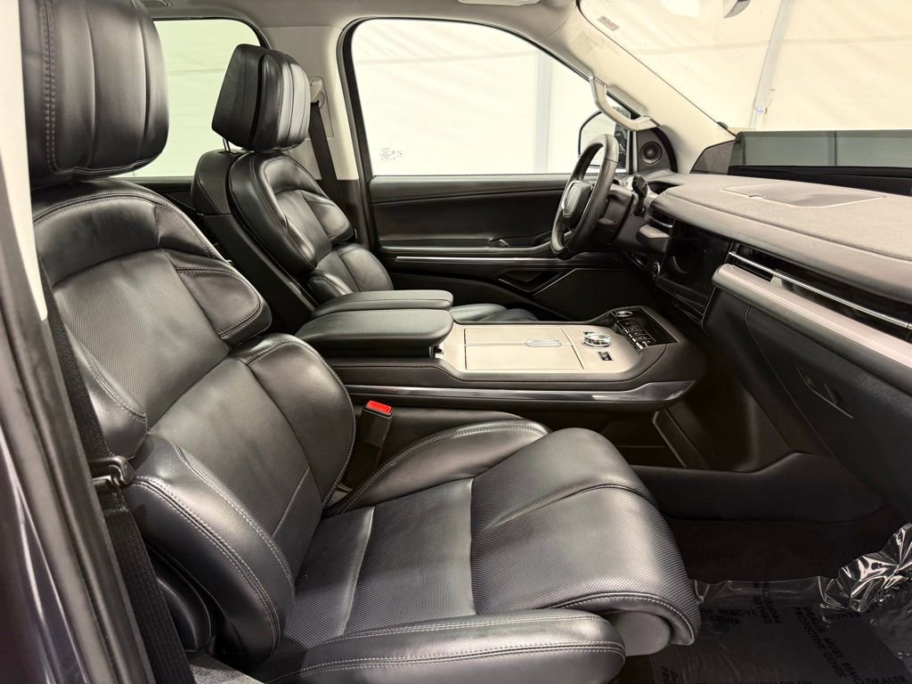 Used 2025 Lincoln Navigator L Reserve image 25