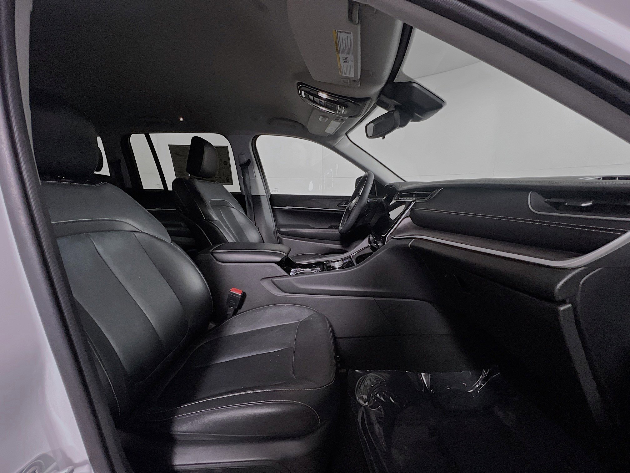 Used 2023 Jeep Grand Cherokee Limited image 31