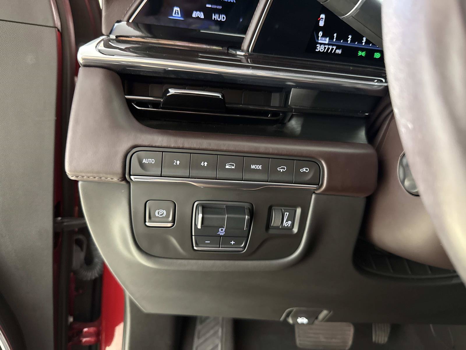 Used 2021 Cadillac Escalade Premium Luxury Platinum AWD/4WD image 34