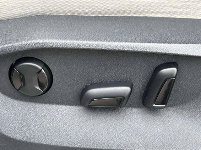 Used 2022 Volkswagen Tiguan SE R-Line image 19