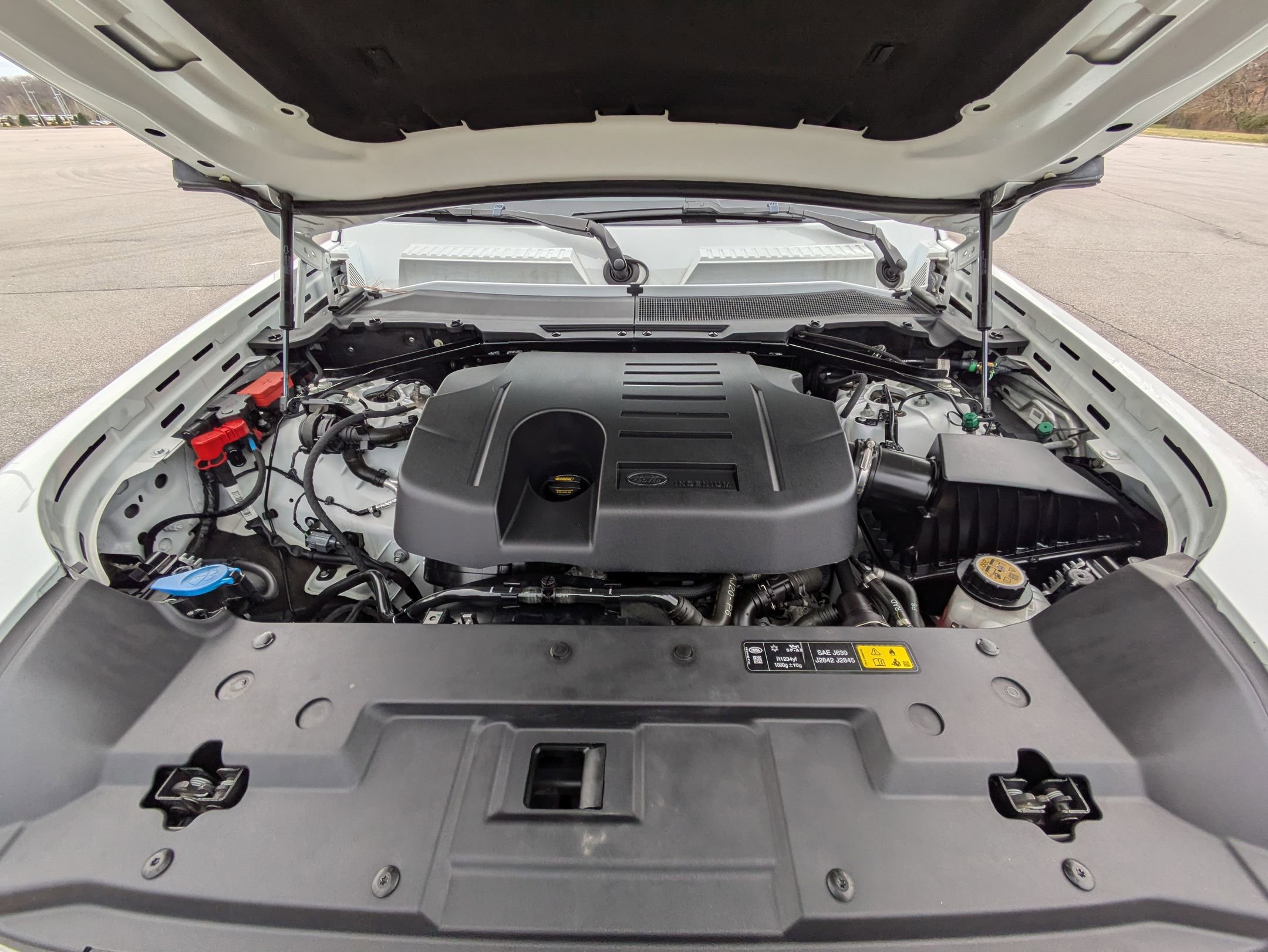 Certified 2023 Land Rover Defender 110 X-Dynamic SE image 32