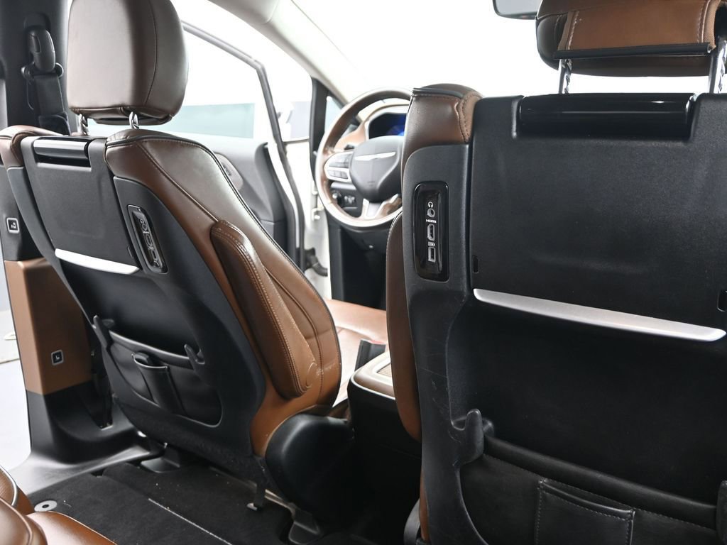 Used 2017 Chrysler Pacifica Limited FWD image 29