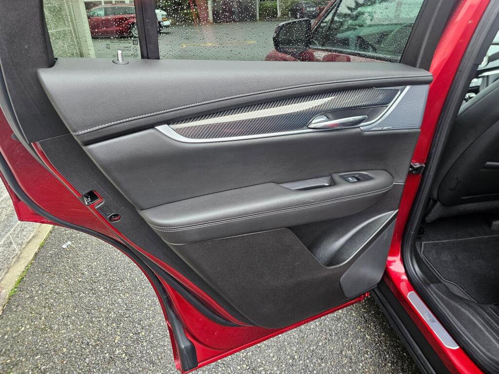 Certified 2024 Cadillac XT6 Sport w/ Technology Package image 19