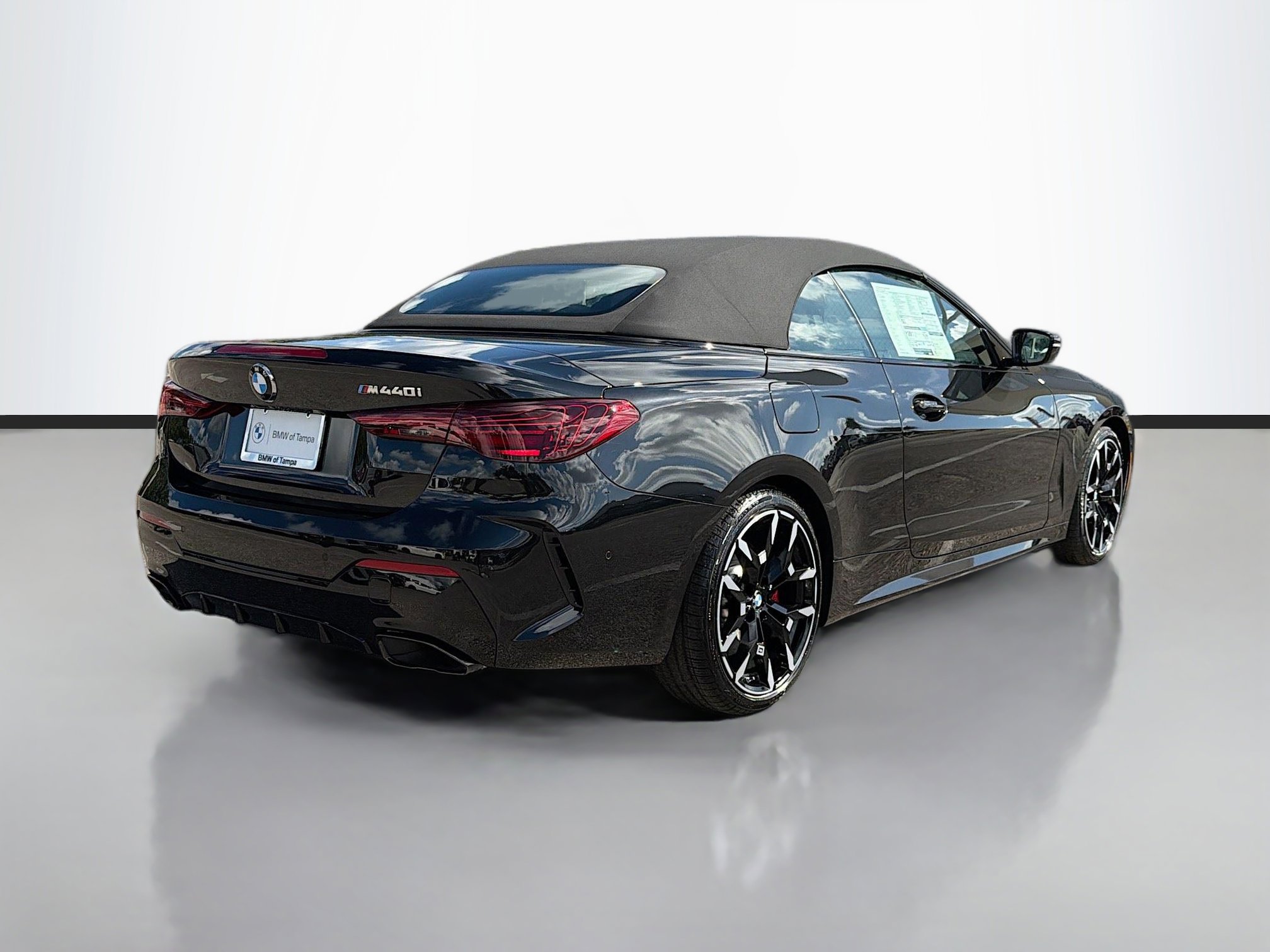 New 2026 BMW M440i Convertible image 3