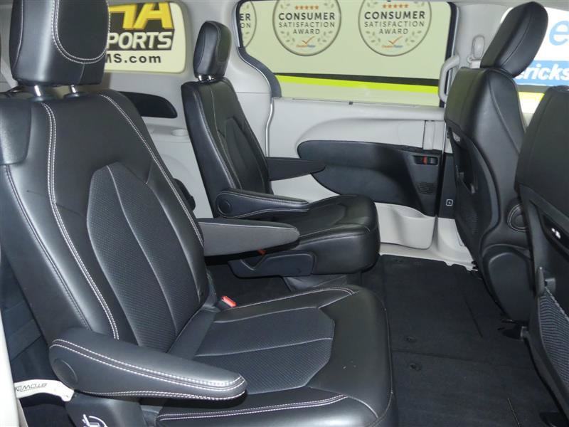 Used 2024 Chrysler Pacifica Touring-L FWD image 24