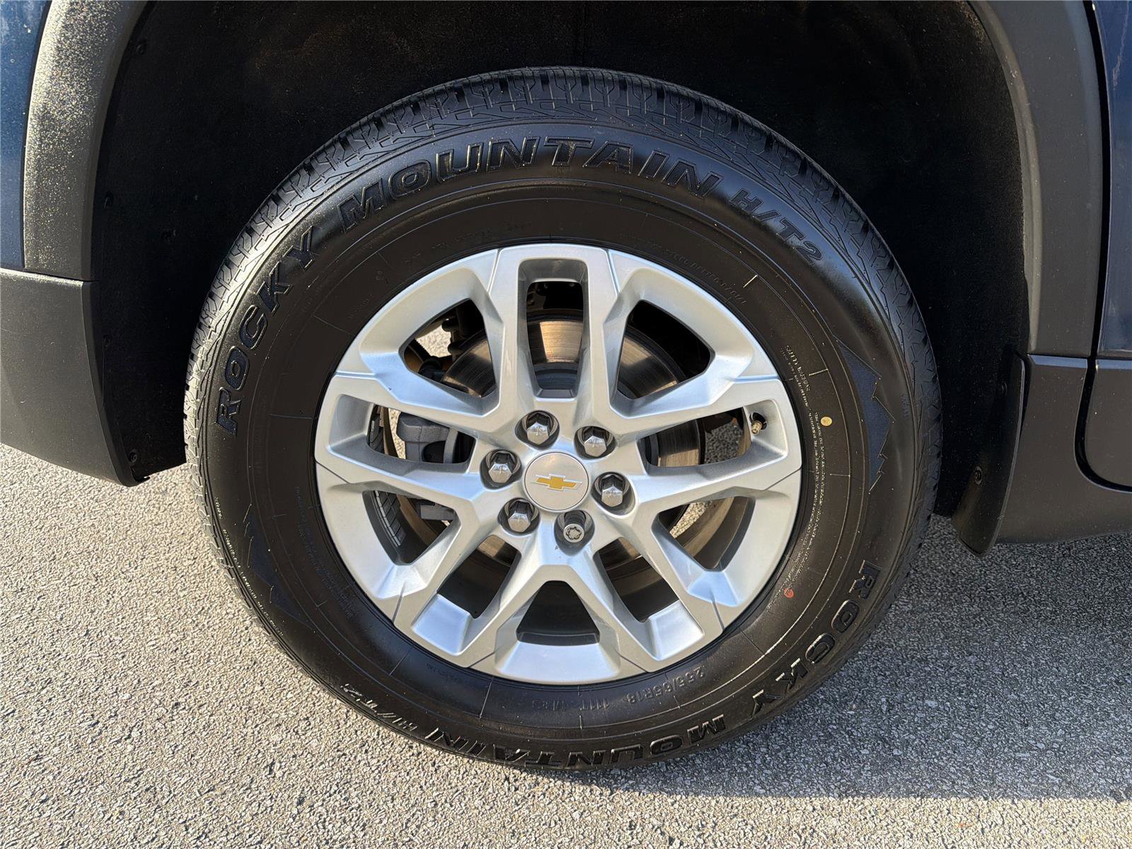 Used 2022 Chevrolet Traverse LS FWD image 17