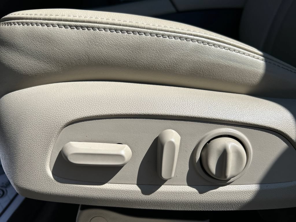 Used 2020 Buick Enclave Essence w/ Sound and Sites Package FWD image 21