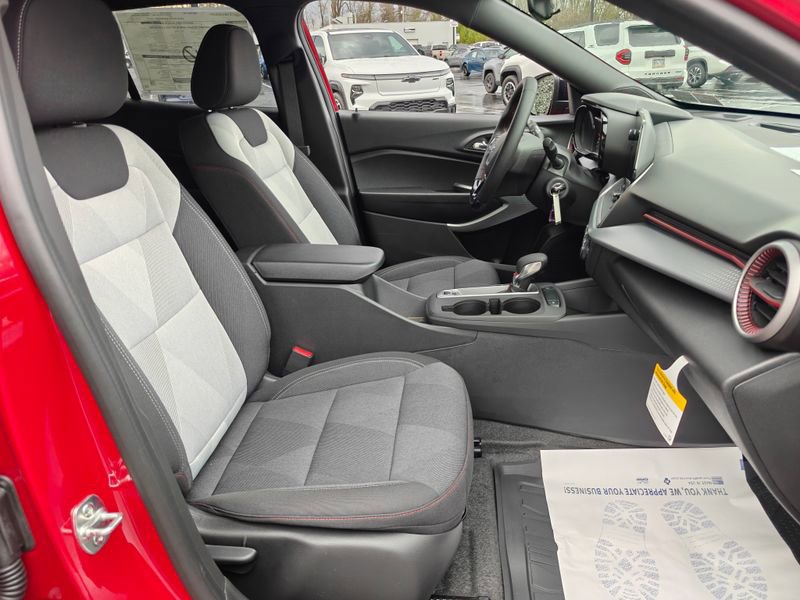 Used 2026 Chevrolet Trax RS image 18
