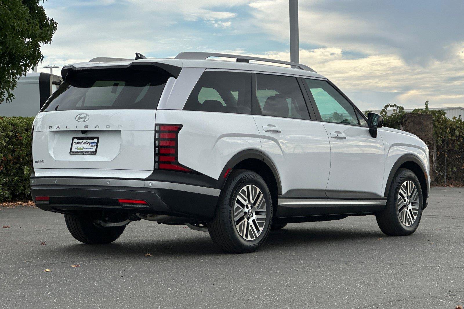 New 2027 Hyundai Palisade SEL FWD image 3