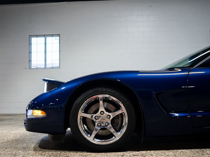 Used 2004 Chevrolet Corvette Coupe w/ Preferred Equipment Group RWD image 11