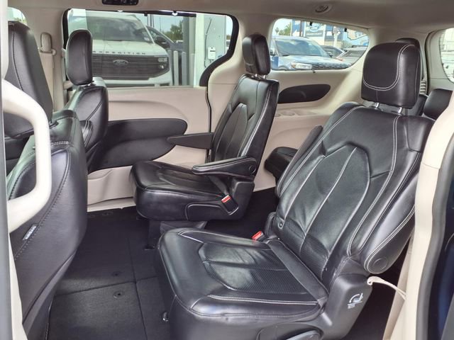 Used 2022 Chrysler Pacifica Touring-L FWD image 18