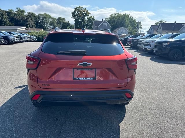 Used 2024 Chevrolet Trax RS w/ Sunroof Package FWD image 7
