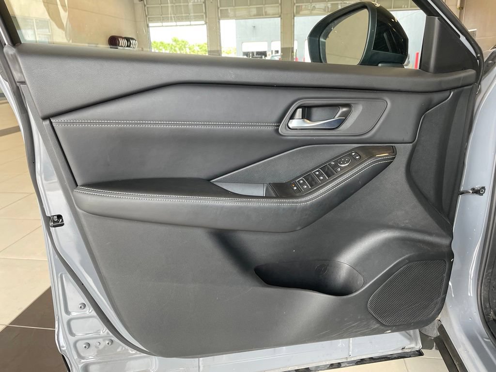 Certified 2024 Nissan Rogue SL AWD/4WD image 9