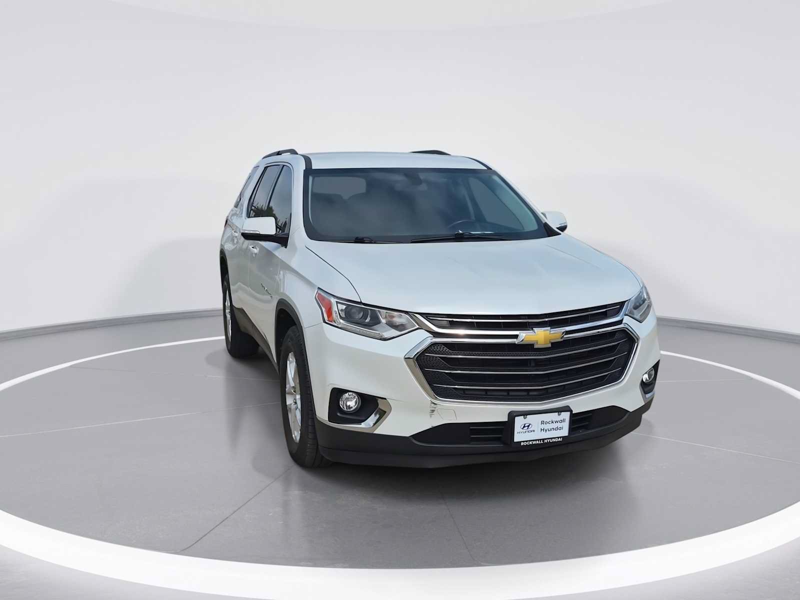 Used 2019 Chevrolet Traverse LT FWD image 2