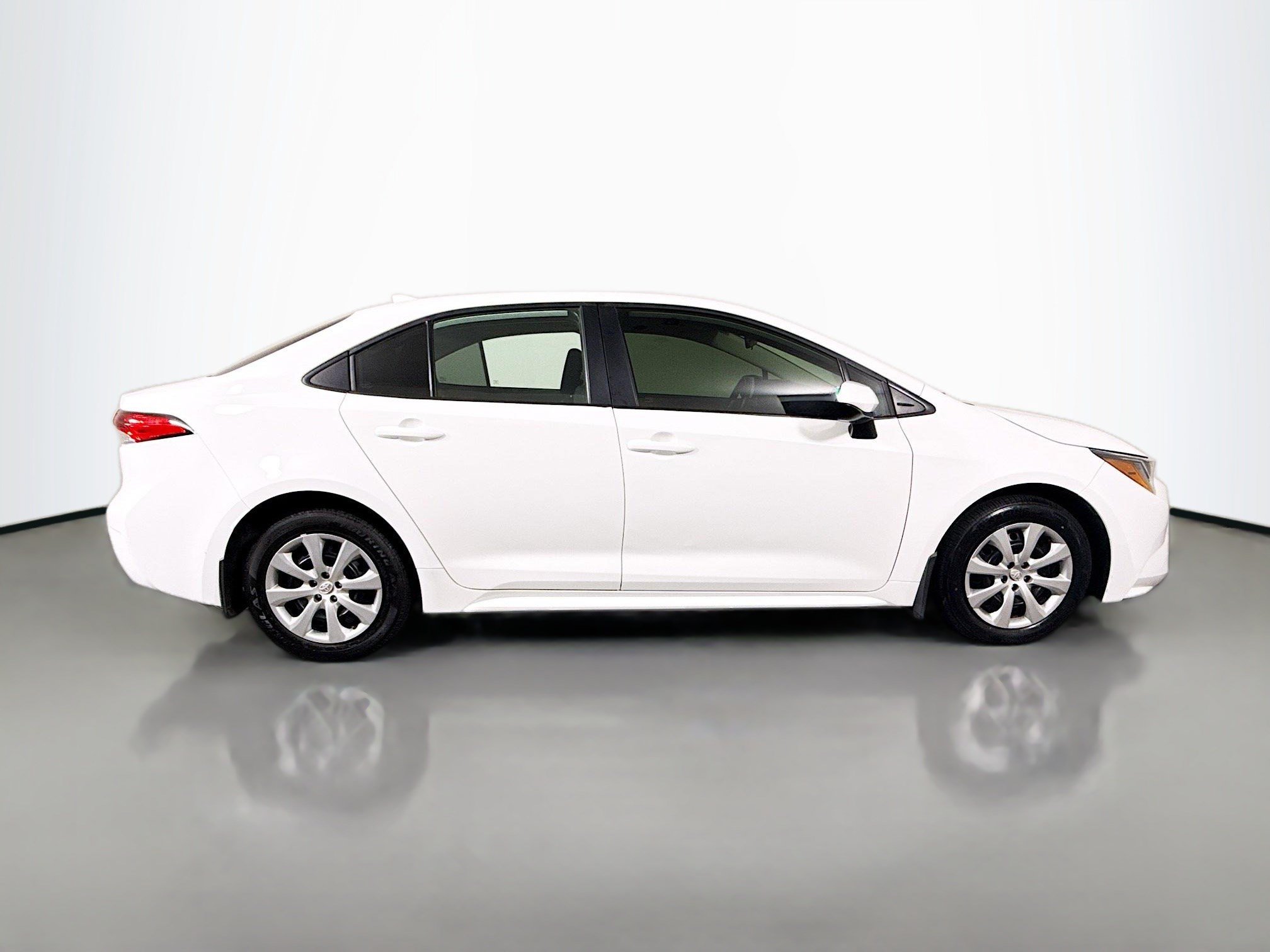 Used 2025 Toyota Corolla LE FWD image 11