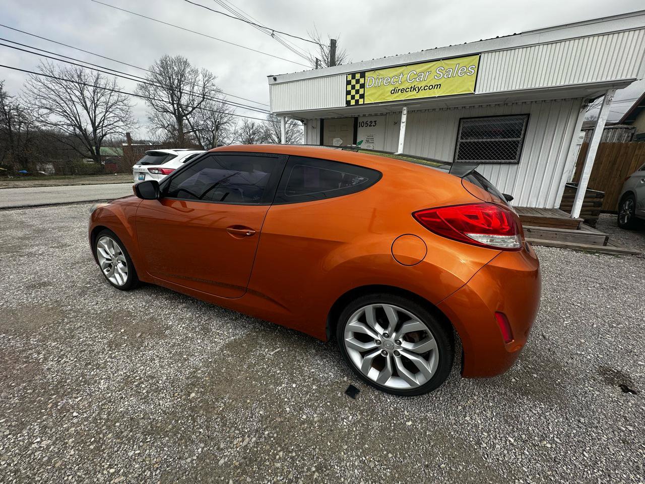 Used 2012 Hyundai Veloster w/ Style Pkg image 2