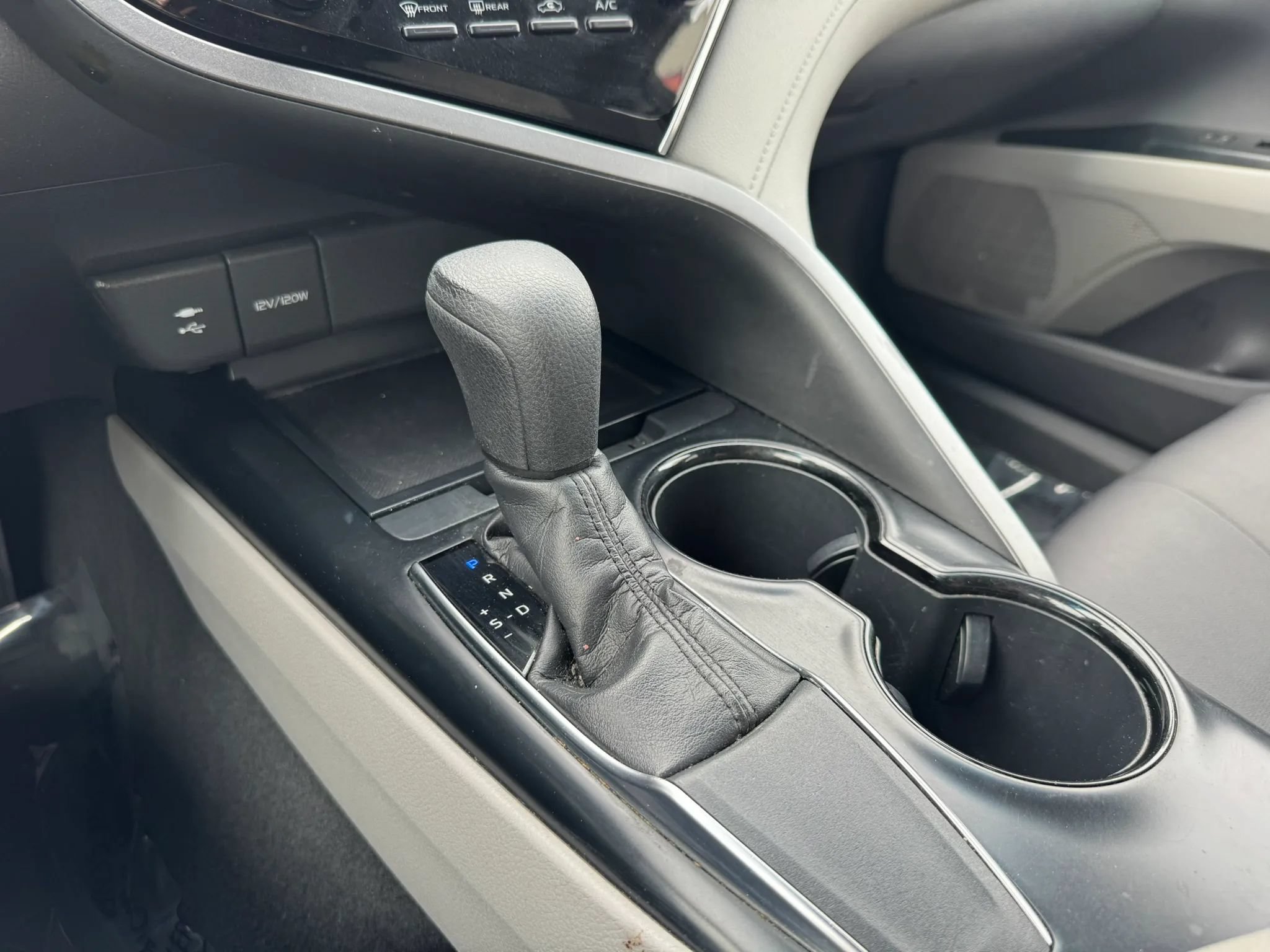 Used 2018 Toyota Camry LE FWD image 28