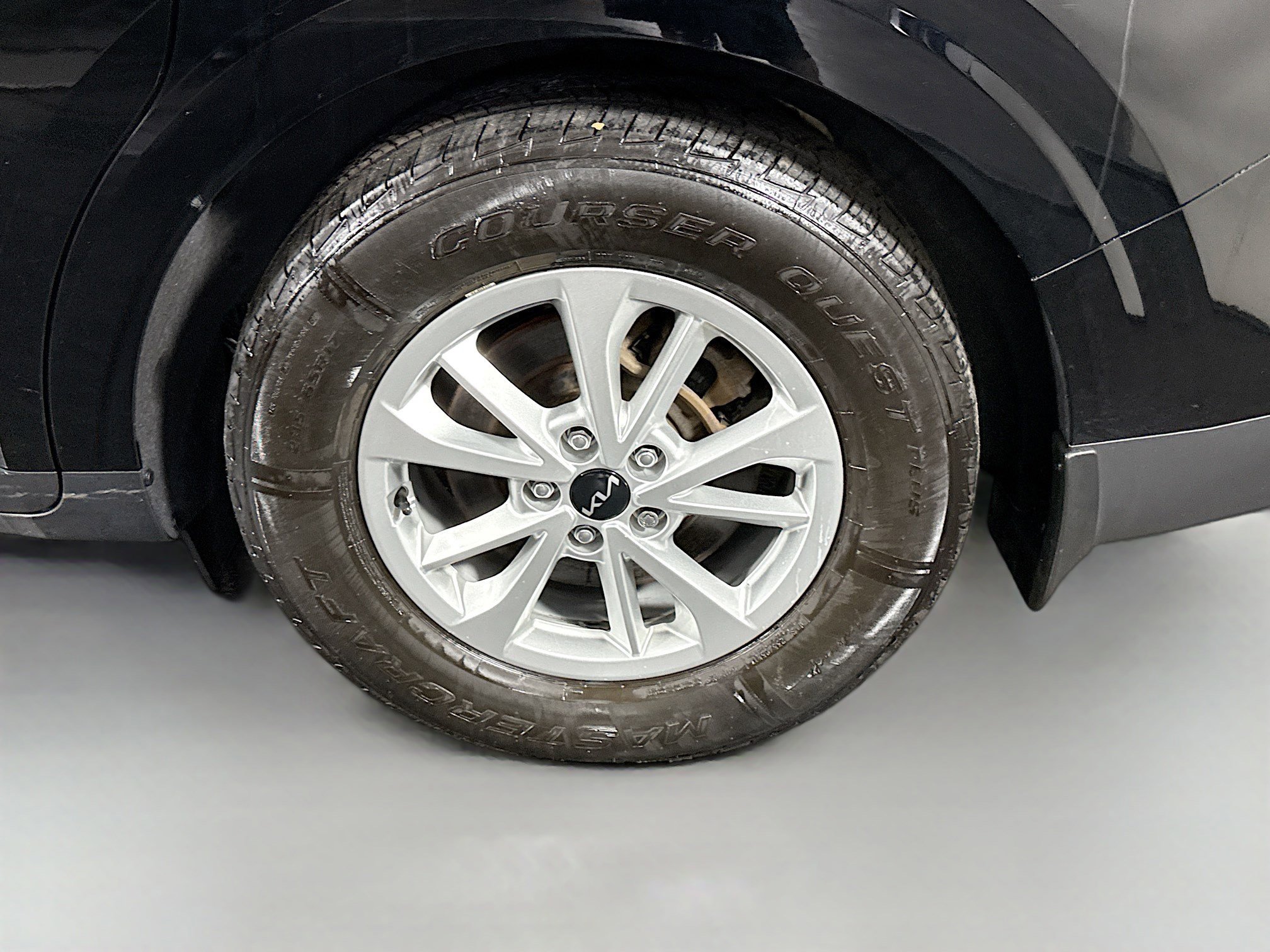 Used 2023 Kia Carnival LX FWD image 35