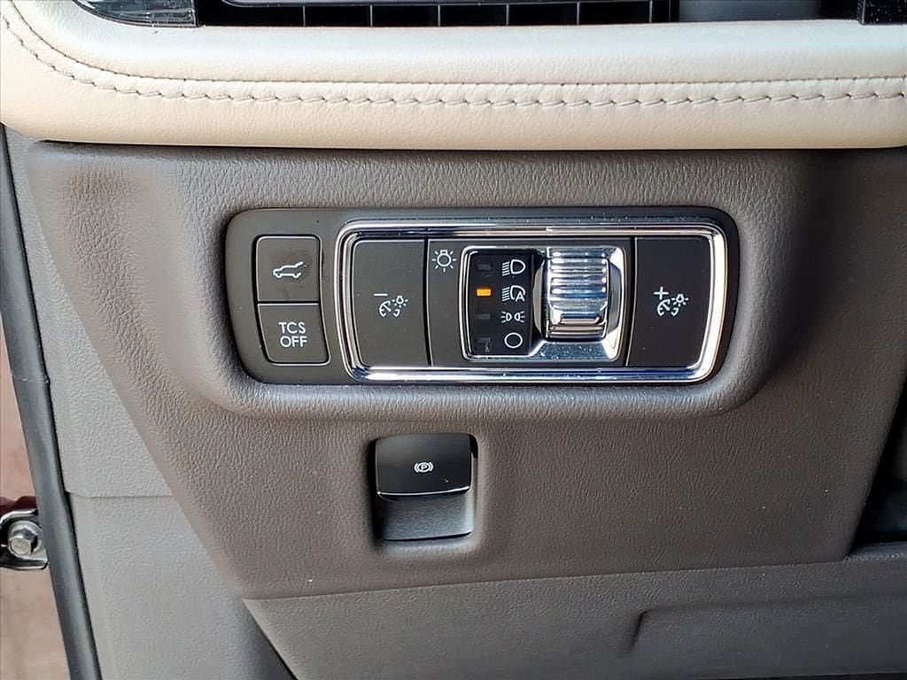 Used 2023 Lincoln Nautilus AWD image 14