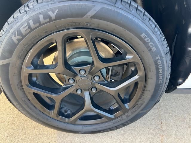 Used 2015 Dodge Challenger SXT image 10