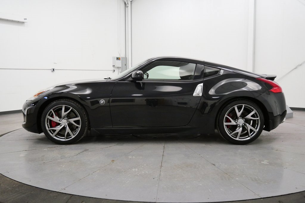 Used 2016 Nissan 370Z w/ Sport Package image 4