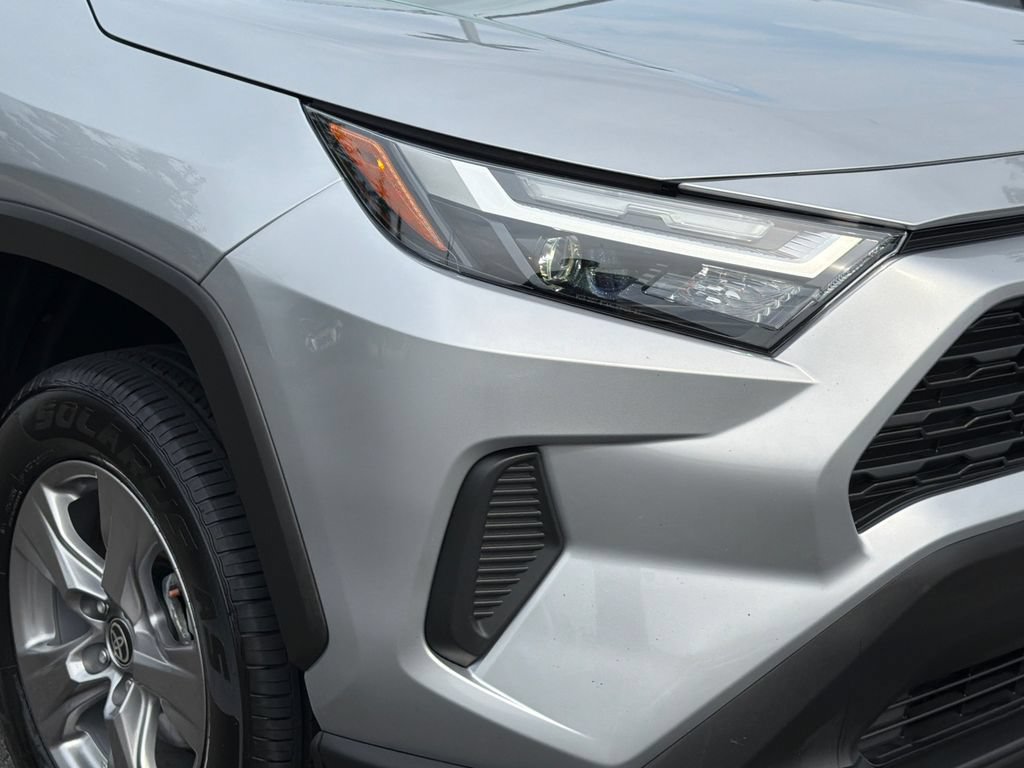 Used 2025 Toyota RAV4 XLE AWD/4WD image 9