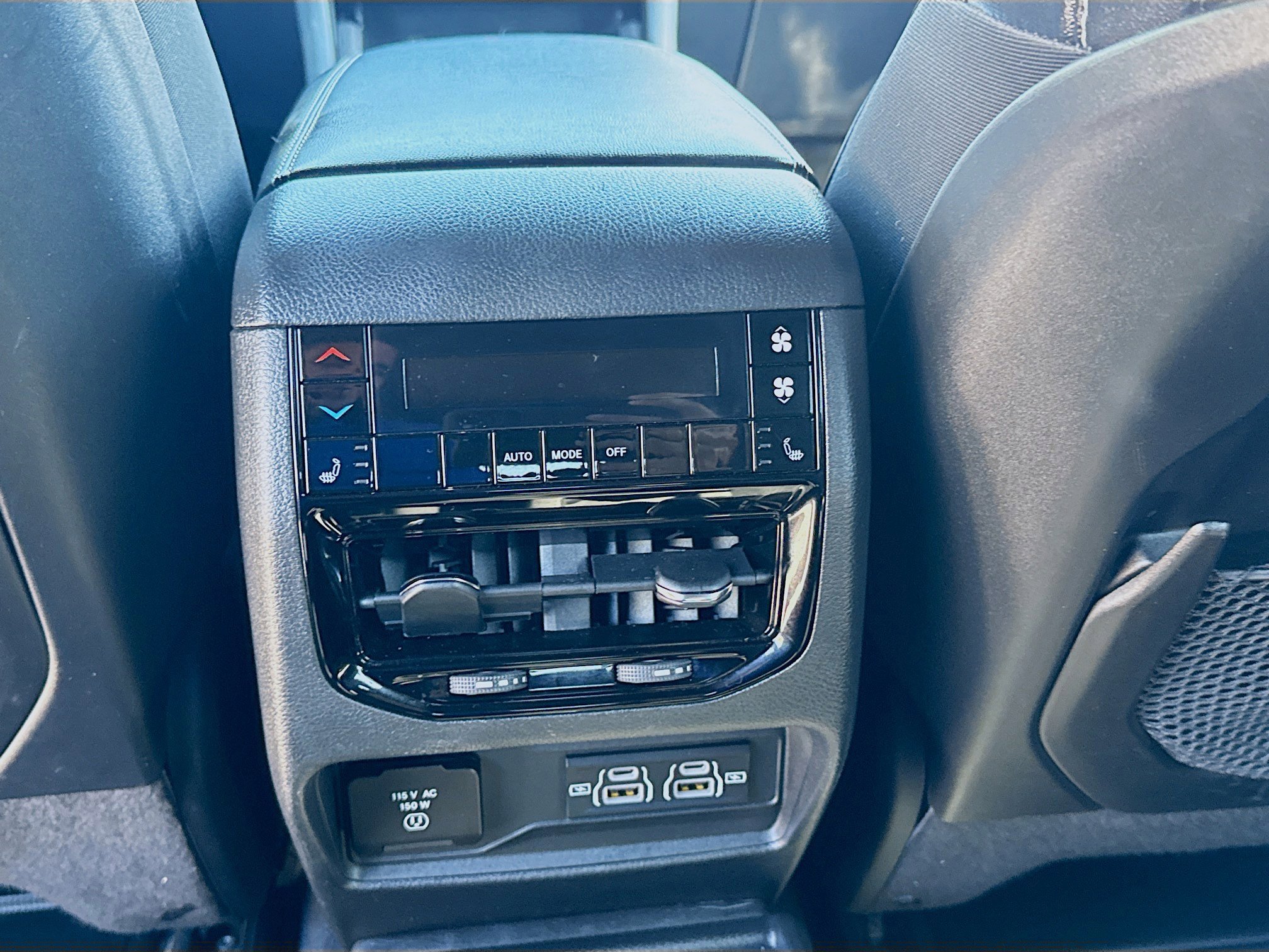 Used 2025 Jeep Grand Cherokee L Limited w/ Black Appearance Package image 23