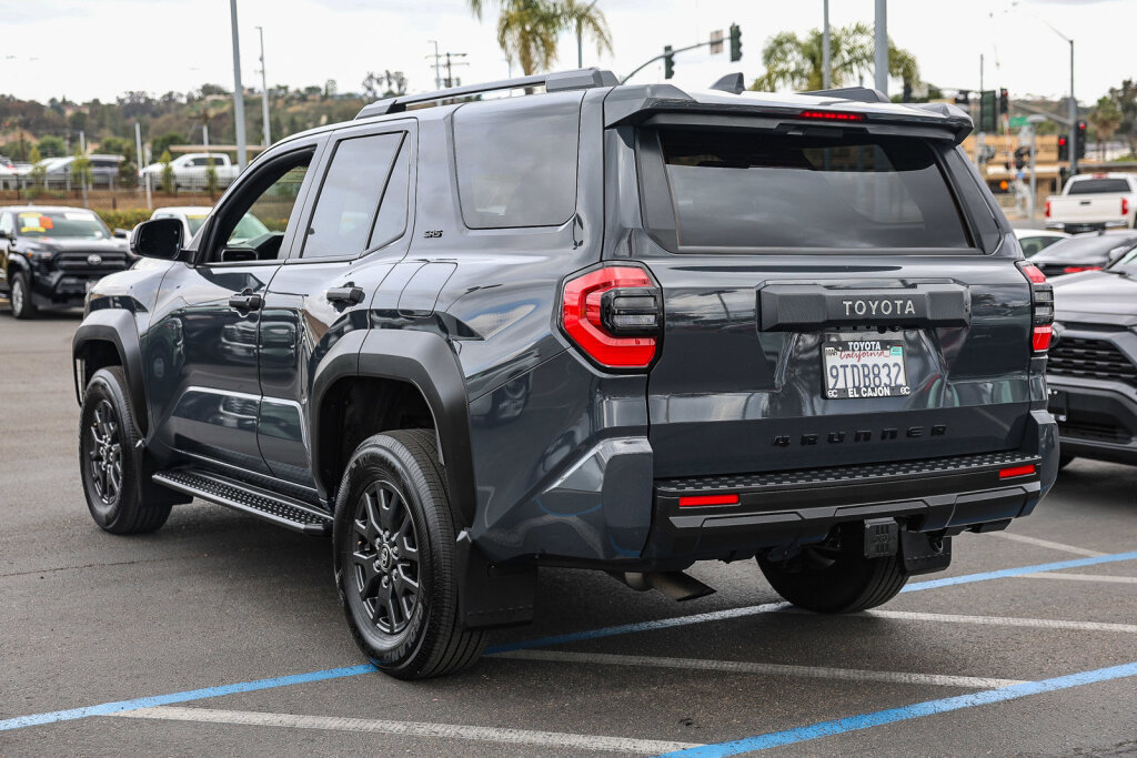 Certified 2025 Toyota 4Runner SR5 AWD/4WD image 22