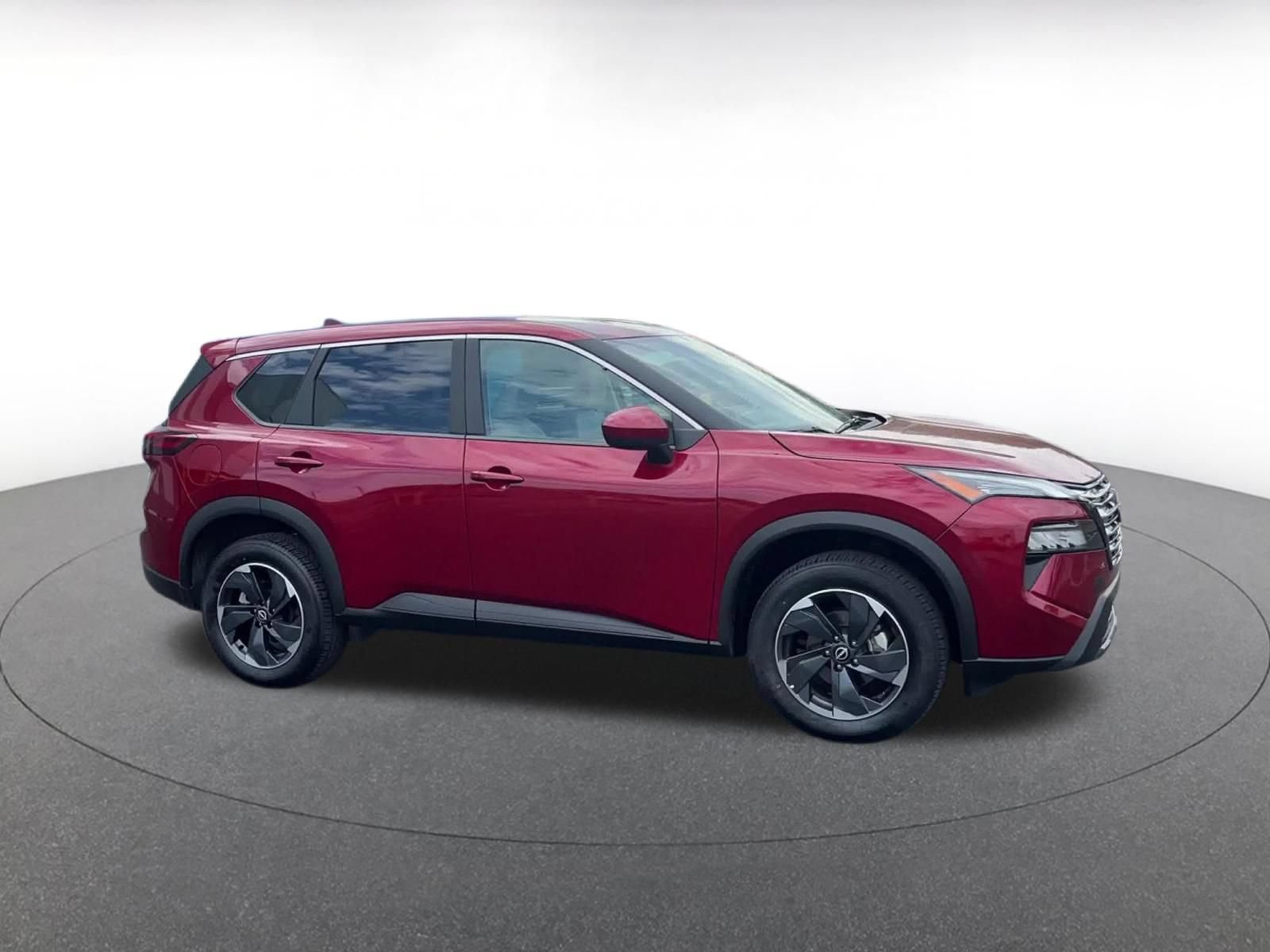 Used 2025 Nissan Rogue SV AWD/4WD image 2