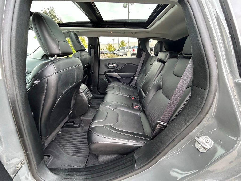 Used 2022 Jeep Cherokee Latitude Lux w/ Sun & Sound Group AWD/4WD image 28