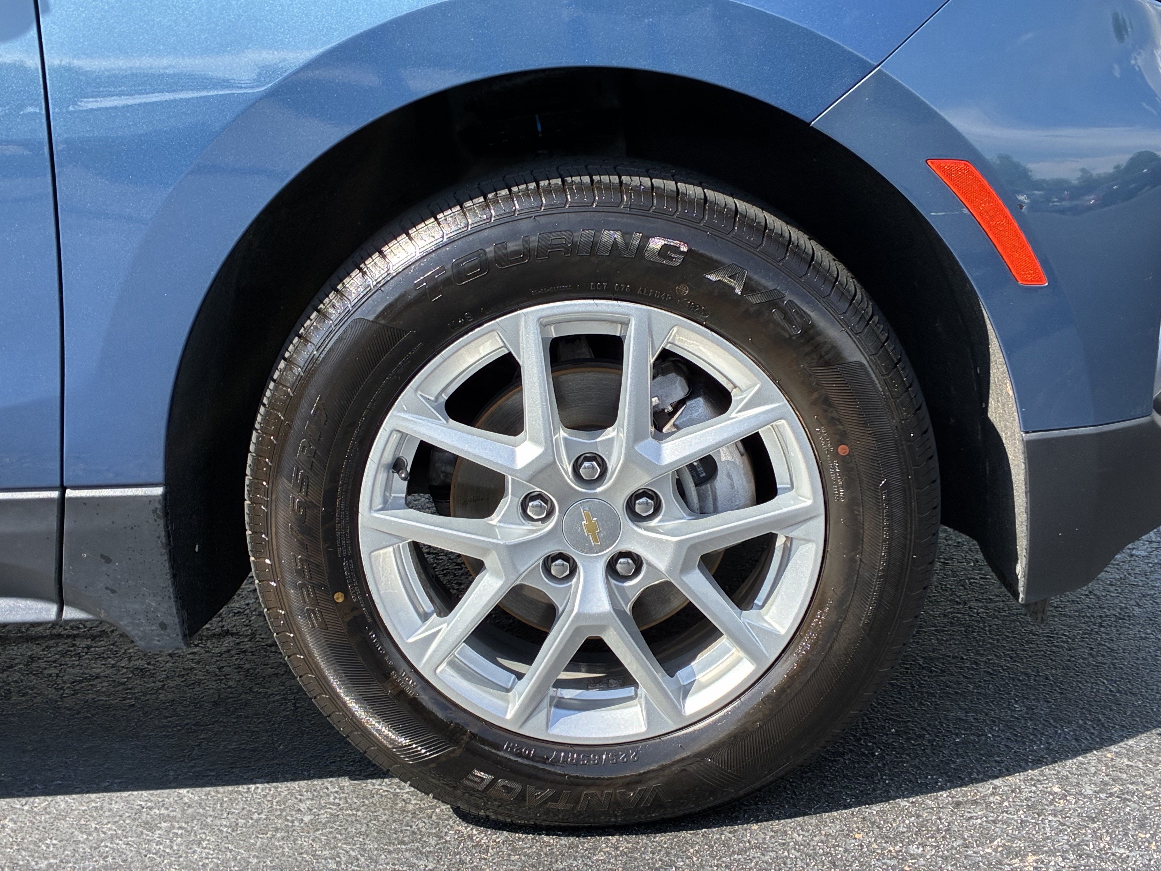 Used 2024 Chevrolet Equinox LT AWD/4WD image 6