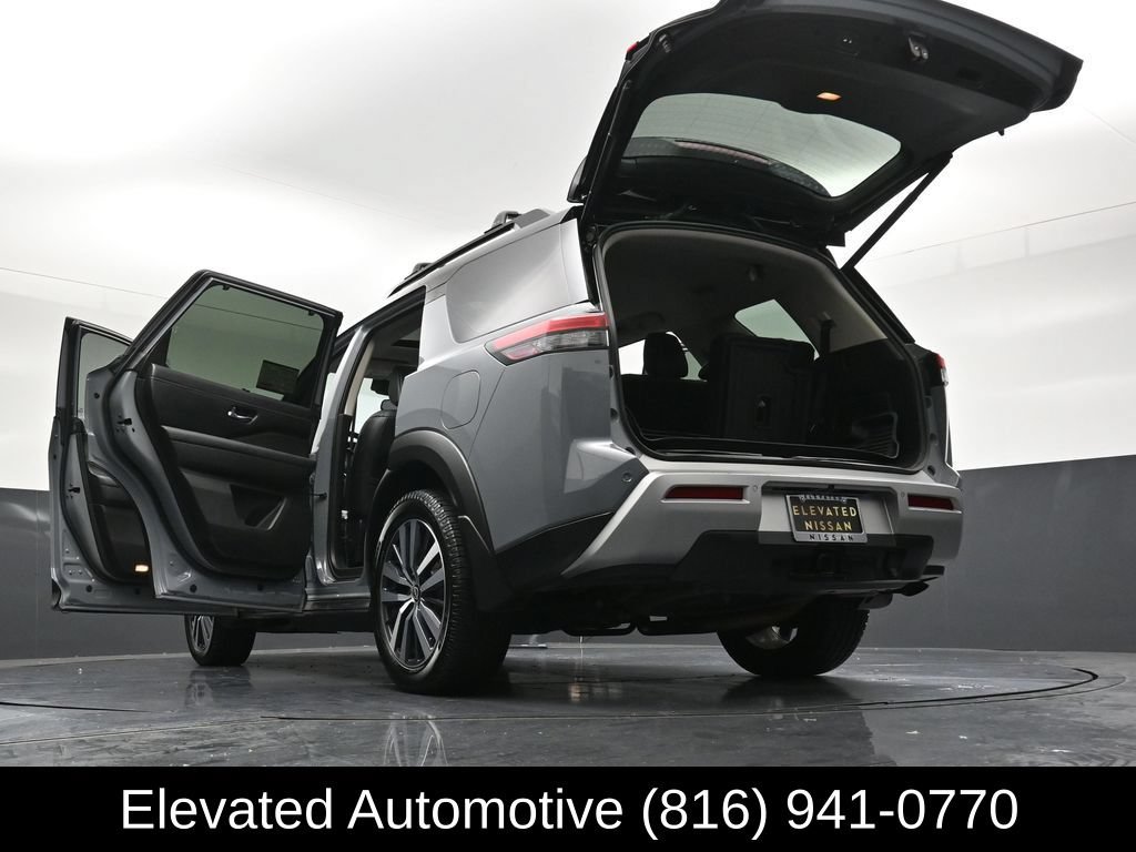 Used 2022 Nissan Pathfinder Platinum w/ Cargo Package AWD/4WD image 41
