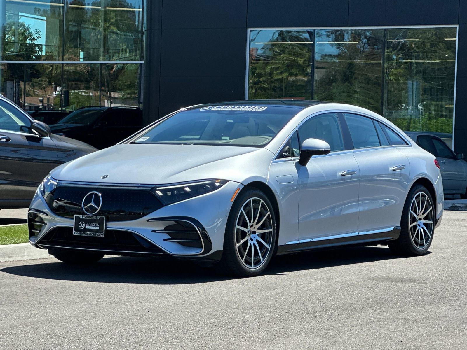 Certified 2022 Mercedes-Benz EQS 580 4MATIC Sedan w/ Exclusive Trim Package image 6